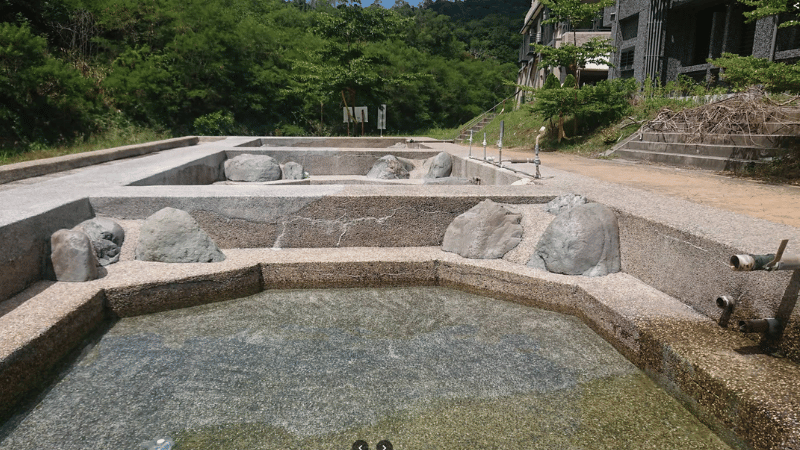 安通露天野溪溫泉